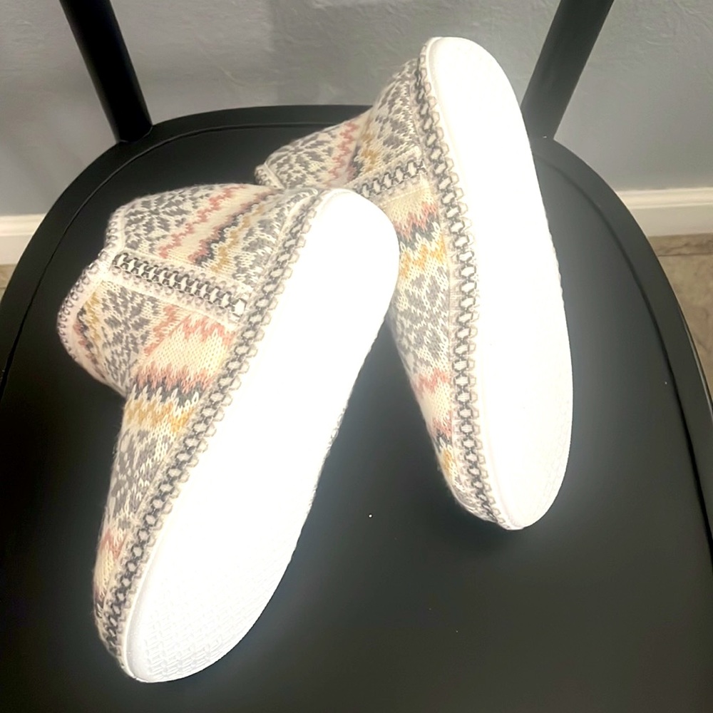Slippers - Picture 3 of 3